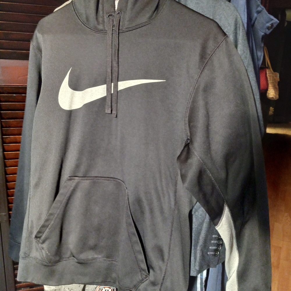 Nike Therma-Fit Sportwear Men's Front Pockets Black Small Long Sleeves Hoodie
